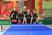 v.l. Lukas Naujock (Jena), Marcus Krüger (Altenburg), Betreuer Heiko Meierhof, Lukas Lautsch (Eisenberg) und Felix Giesert (Jena)